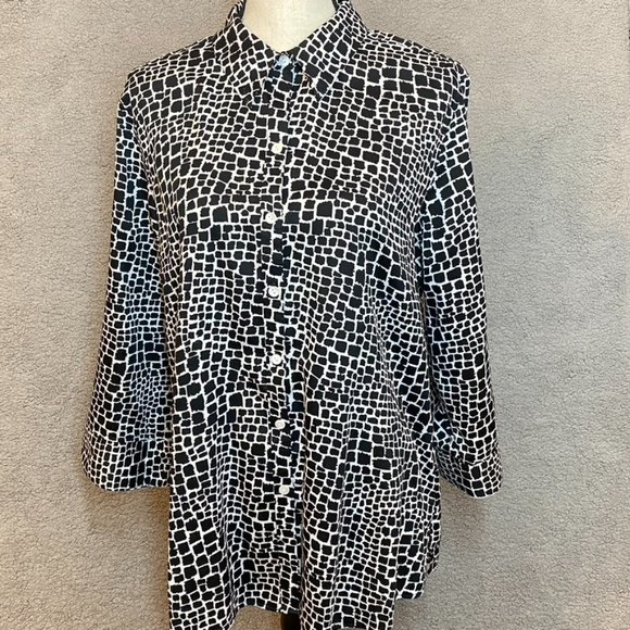 Orvis Wrinkle Resistant Button Up Blouse Black & White Print Size 18 - Picture 1 of 14